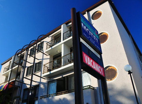 Waters Edge The Strand - Townsville - Accommodation Georgetown 4