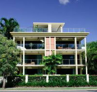 Cairns Beachfront Apartment