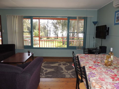 A Paradise Bungalow Waterfront - Accommodation Georgetown 3