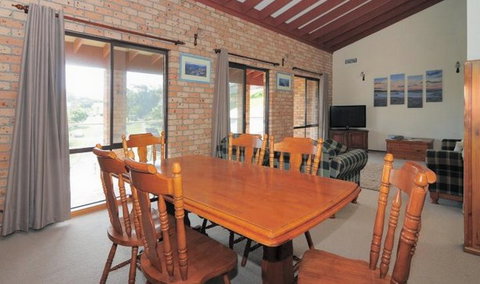 Baileys, Gerringong - Accommodation Georgetown 3