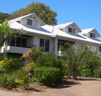 Moore Park Beach Villas on the Beach - Accommodation Georgetown