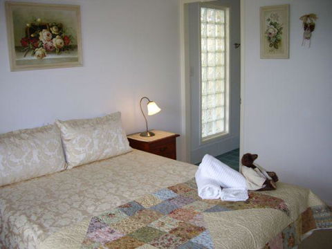 Alexander Lakeside Bed And Breakfast - Accommodation Georgetown 1