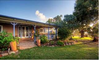 James Farmhouse And Rose Cottage - Accommodation Georgetown 0