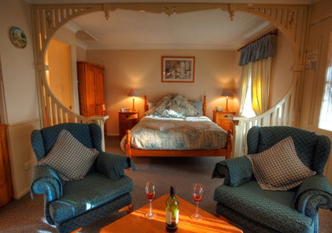 Honeysuckle Cottages And The Rocks Restaurant - Accommodation Georgetown 0