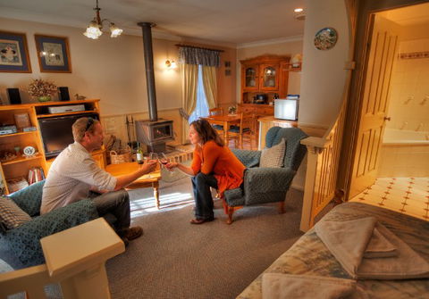 Honeysuckle Cottages And The Rocks Restaurant - Accommodation Georgetown 1