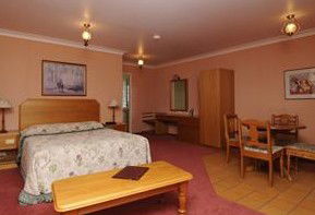 McNevins Warwick Motel And Gunyah Restaurant - Accommodation Georgetown 3