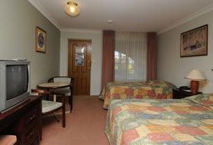 McNevins Warwick Motel And Gunyah Restaurant - Accommodation Georgetown 4
