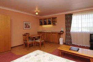 McNevins Warwick Motel And Gunyah Restaurant - Accommodation Georgetown 5