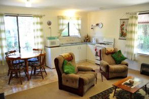 Uhuru Chalets - Accommodation Georgetown 1