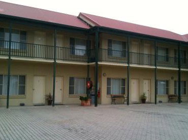 Golden Guitar Motor Inn - Accommodation Georgetown 1