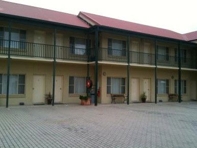 Golden Guitar Motor Inn - Accommodation Georgetown 3