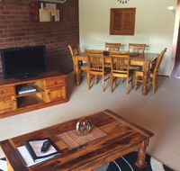 Cleveland Visitor Villas Motel  Shailer Park Garden Villas - Accommodation Georgetown