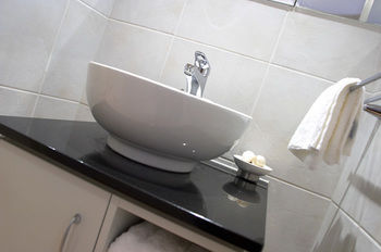 L'Auberge Noosa - Accommodation Georgetown 1