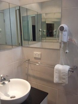L'Auberge Noosa - Accommodation Georgetown 2