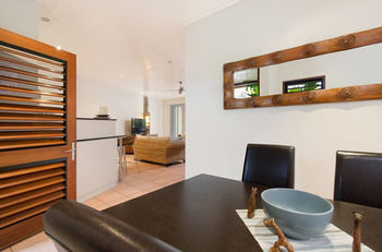 L'Auberge Noosa - Accommodation Georgetown 9