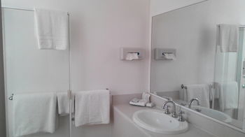 Branxton House Motel, Hunter Valley - Accommodation Georgetown 10