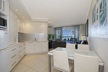 On The Beach Noosa - Accommodation Georgetown 10