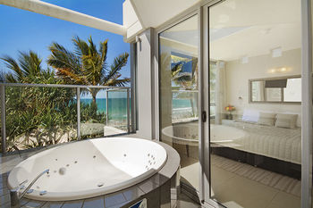 On The Beach Noosa - Accommodation Georgetown 12