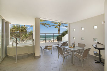 On The Beach Noosa - Accommodation Georgetown 13