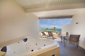On The Beach Noosa - Accommodation Georgetown 21