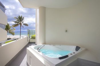On The Beach Noosa - Accommodation Georgetown 48
