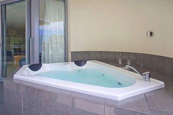 On The Beach Noosa - Accommodation Georgetown 65