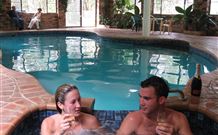 Chalet Swisse Spa Retreat - Accommodation Georgetown 6