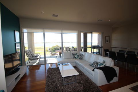 LJ Hooker Goolwa Holiday Rentals - 42 Underwood Avenue, Goolwa Beach - Accommodation Georgetown 0