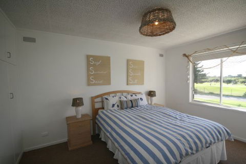 LJ Hooker Goolwa Holiday Rentals - 42 Underwood Avenue, Goolwa Beach - Accommodation Georgetown 9