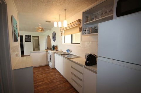 LJ Hooker Goolwa Holiday Rentals - 42 Underwood Avenue, Goolwa Beach - Accommodation Georgetown 11