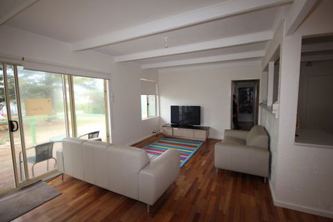 LJ Hooker Goolwa Holiday Rentals - 42 Underwood Avenue, Goolwa Beach - Accommodation Georgetown 12