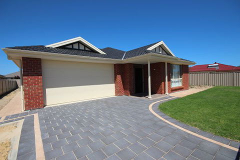 LJ Hooker Goolwa Holiday Rentals - 42 Underwood Avenue, Goolwa Beach - Accommodation Georgetown 16