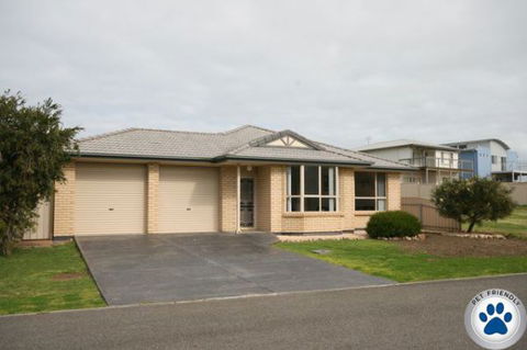LJ Hooker Goolwa Holiday Rentals - 42 Underwood Avenue, Goolwa Beach - Accommodation Georgetown 20