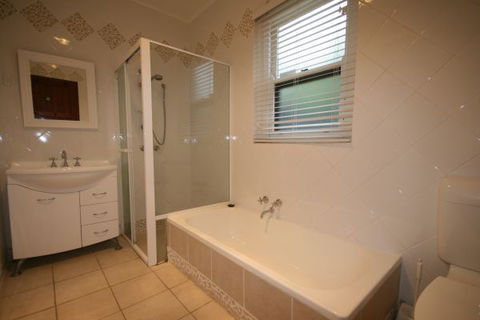 LJ Hooker Goolwa Holiday Rentals - 42 Underwood Avenue, Goolwa Beach - Accommodation Georgetown 26