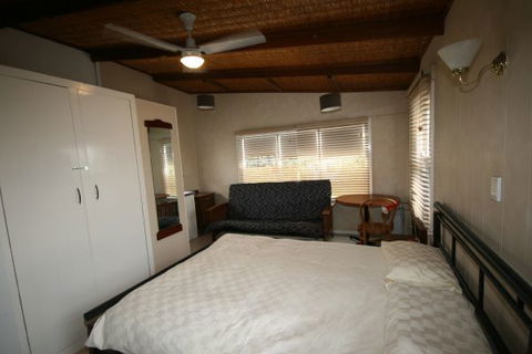 LJ Hooker Goolwa Holiday Rentals - 42 Underwood Avenue, Goolwa Beach - Accommodation Georgetown 27