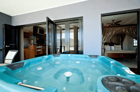 Waterfront Whitsunday Retreat - Accommodation Georgetown