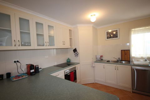 LJ Hooker Goolwa Holiday Rentals - 12 Willmett Road, Goolwa Beach - Accommodation Georgetown 1