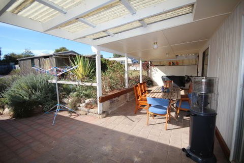LJ Hooker Goolwa Holiday Rentals - 12 Willmett Road, Goolwa Beach - Accommodation Georgetown 3