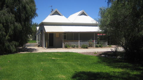 Naracoorte – Showgrounds Cottage - Accommodation Georgetown 0