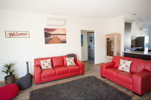 RED FIN Part Of BLUE FIN HOLIDAY HOMES - Accommodation Georgetown 0