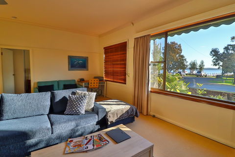 A Reflection On The Lake - Accommodation Georgetown 0
