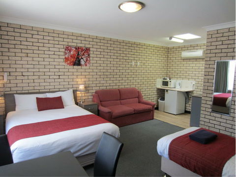 Cowra Crest Motel - Accommodation Georgetown 0