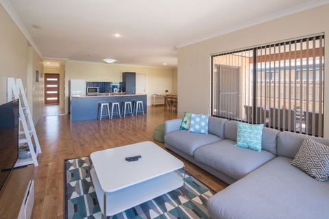 AcrosstheWay - Accommodation Georgetown 1