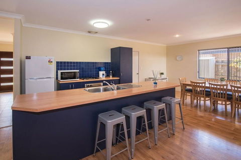 AcrosstheWay - Accommodation Georgetown 3