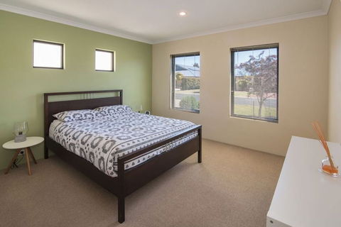 AcrosstheWay - Accommodation Georgetown 4