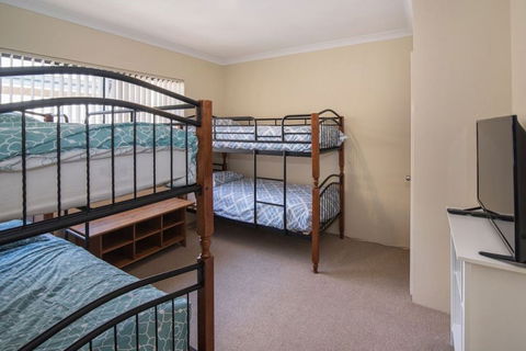 AcrosstheWay - Accommodation Georgetown 6