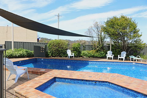 All Decked Out At Penguin Mews - Accommodation Georgetown 1
