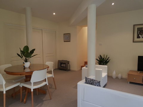 Ellie's Hide-Away At Malua Bay - Accommodation Georgetown 3