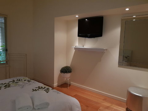 Ellie's Hide-Away At Malua Bay - Accommodation Georgetown 6