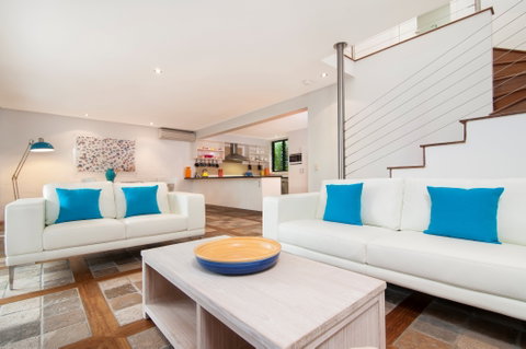 By The Sea Port Douglas - Accommodation Georgetown 2